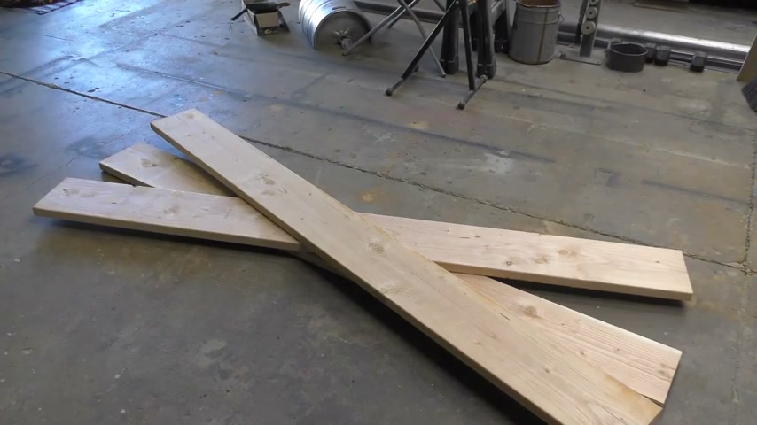 Las 3 tablas 2x10 en el suelo antes de cortar